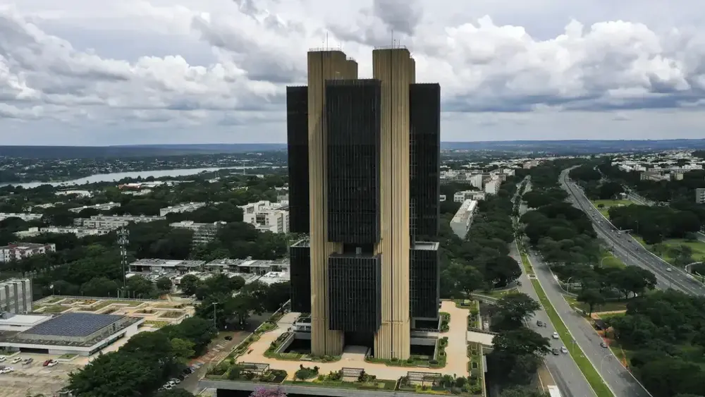 BC multa Banco Genial em R$ 21,6 mi e afasta CEO