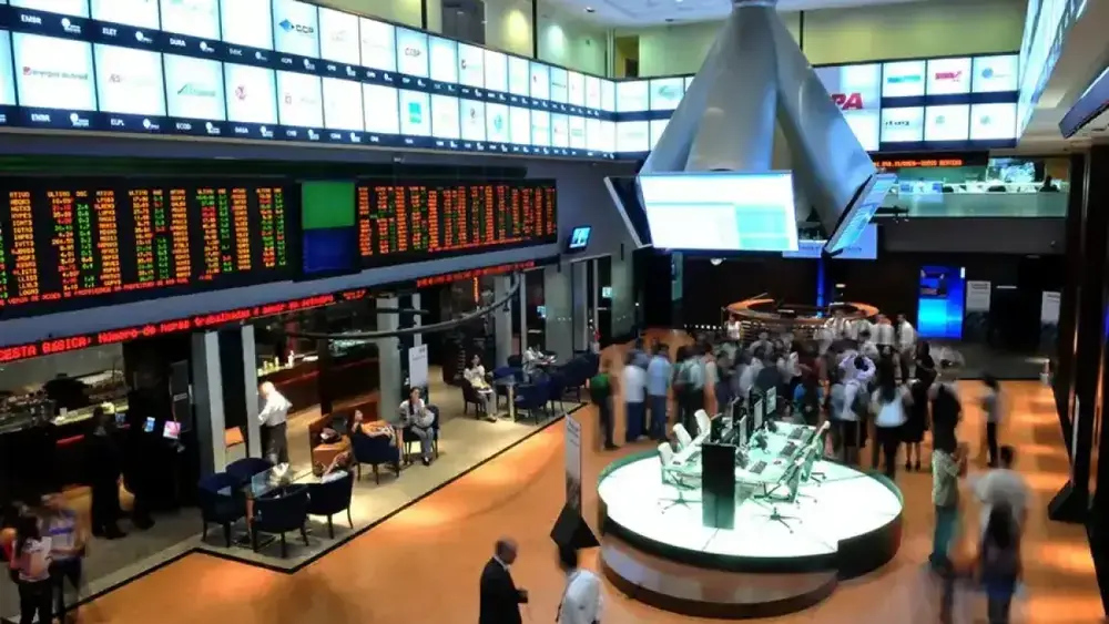 Bolsa abre após atraso na B3; dólar sobe com Fed no radar