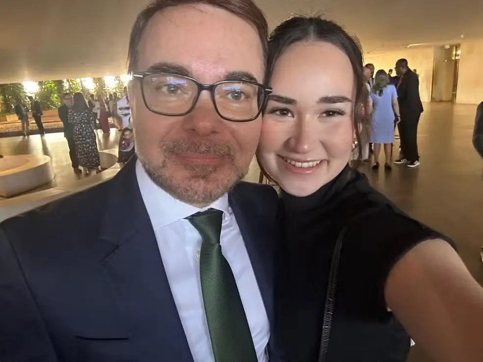 Diplomata lamenta morte da filha atropelada no Rio: ‘Era um anjo’