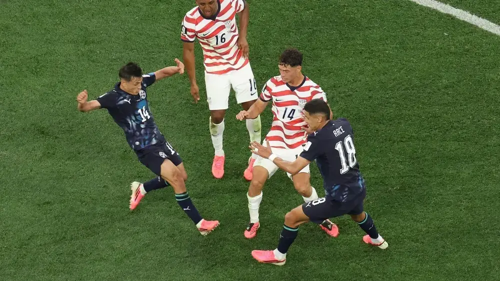 EUA goleia Paraguai por 4 a 1 e estreia com autoridade na Copa