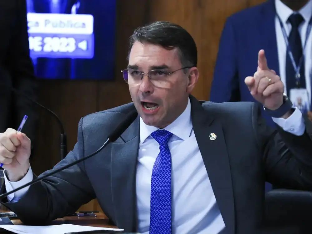 Flávio vê perseguição estatal em ação contra produtora de filme
