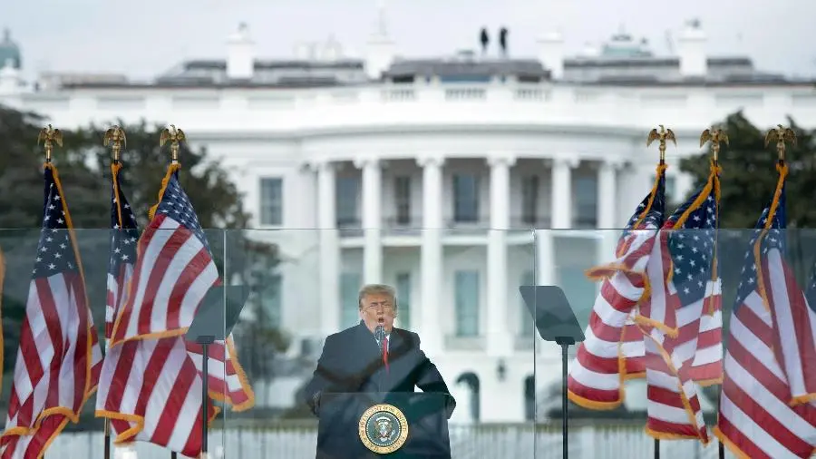 Governo Trump usa tiroteio para justificar salão na Casa Branca