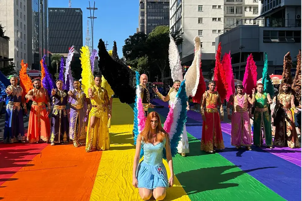 Parada LGBT+ contrasta com Marcha para Jesus e expõe distância da direita