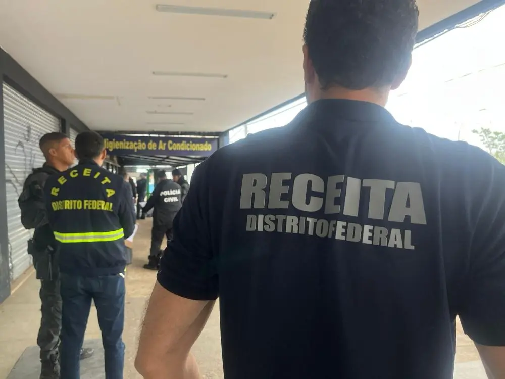 Receita do DF apreende 202 iPhones e R$ 2,5 milhões em mercadorias
