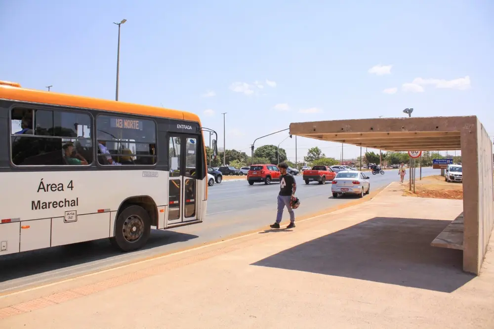 Roubos em ônibus do DF caem 52% com tecnologia
