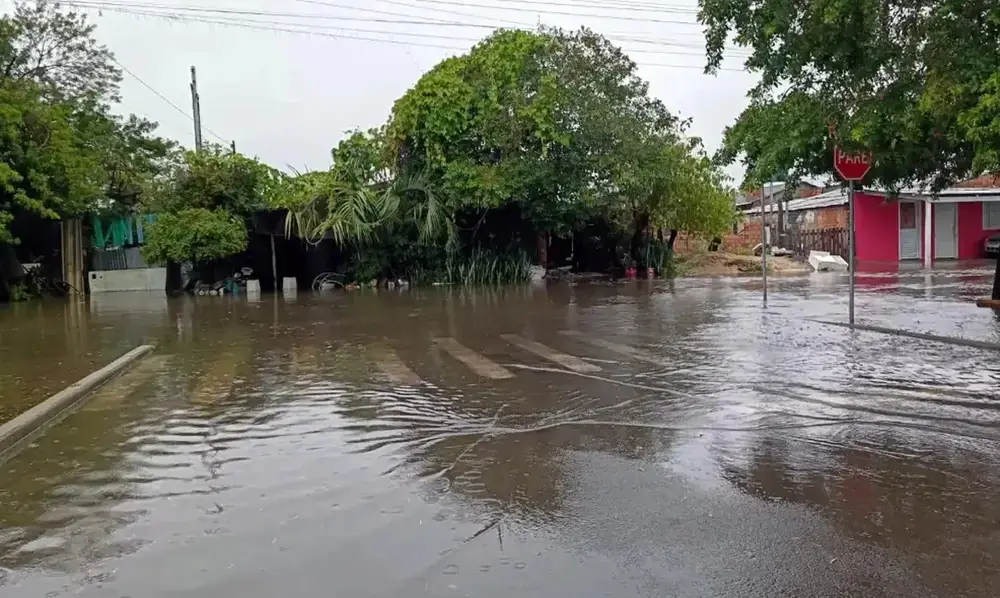 Temporal no RS: 500 desalojados, emergência e rodovias